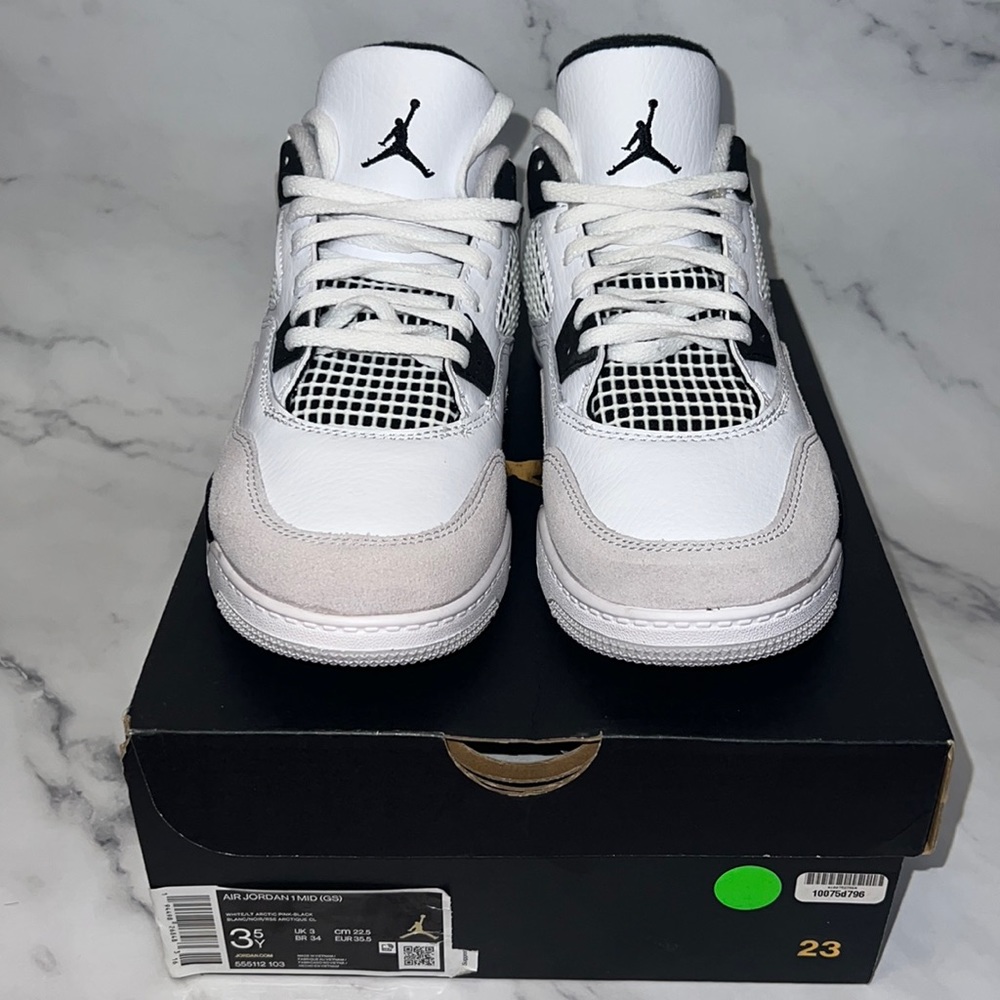 AIR JORDAN 1 MID (GS) BRAND NEW!